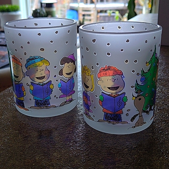 Frosted Glass Peanuts CHARLIE BROWN Christmas Tree Snoopy Lucy etc Caroling - Picture 5 of 6